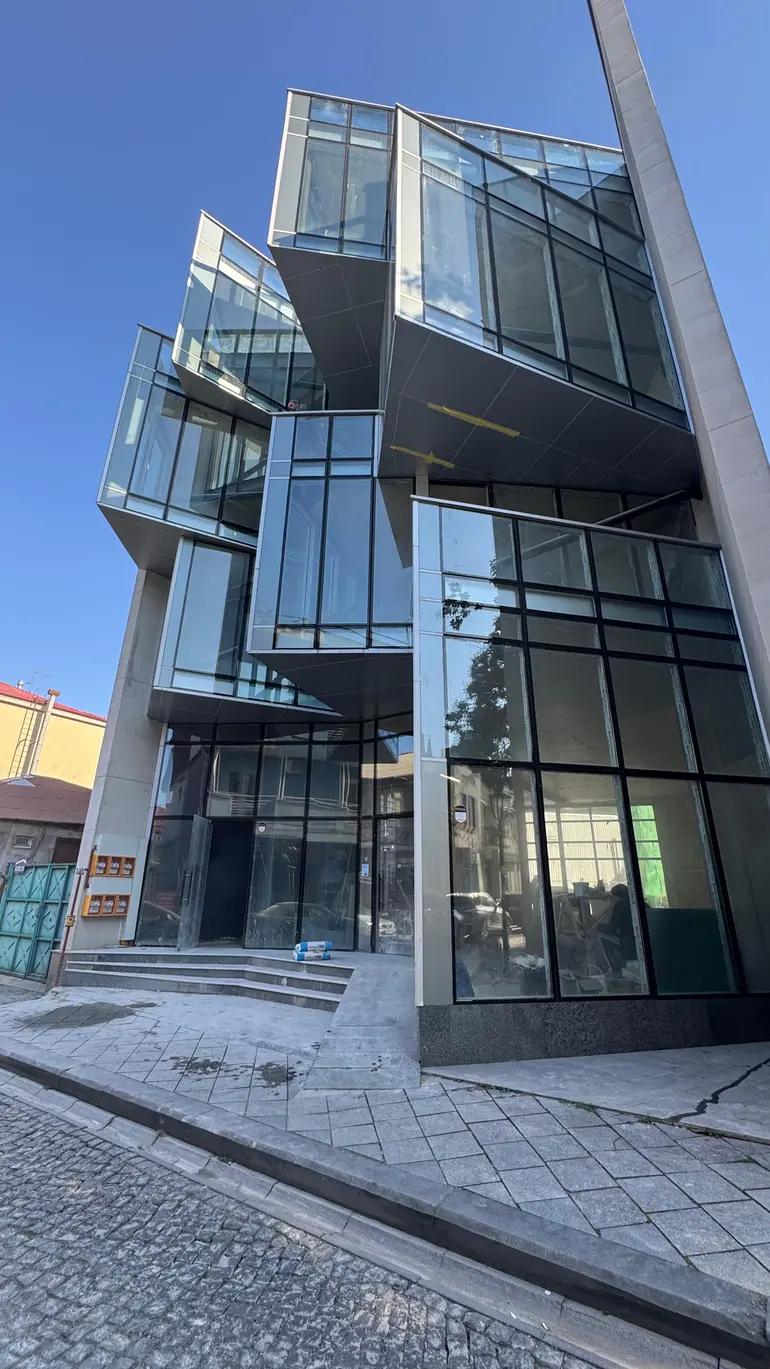 Area commerciale universale in vendita a Batumi
